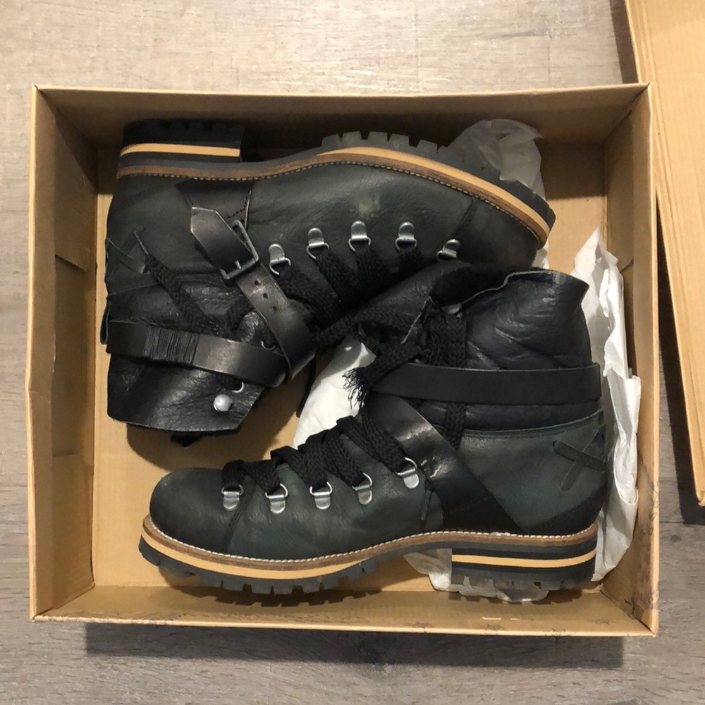 FLASH SALE Free People Womens Black Breakwater Hiker Boots Size 38/7.5